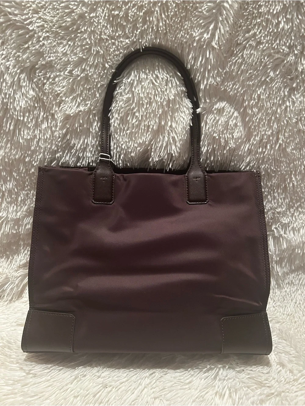 Tory Burch color tempranillo